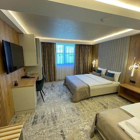 Hotel Rk Ghimbav ภายนอก รูปภาพ