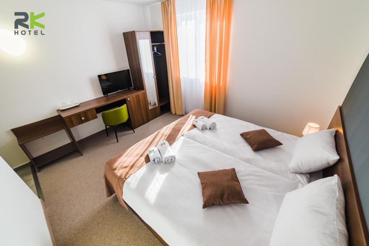 Hotel Rk Ghimbav ภายนอก รูปภาพ