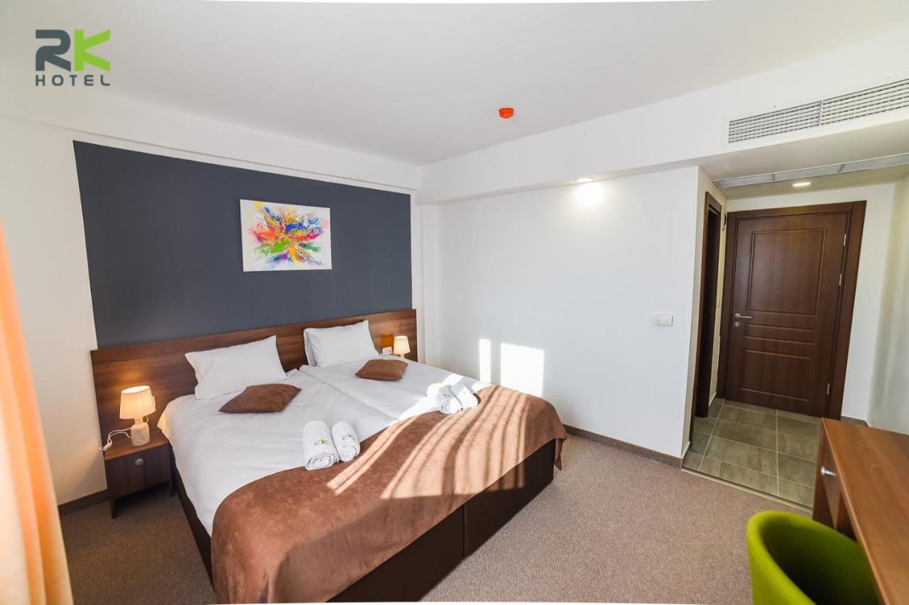 Hotel Rk Ghimbav ภายนอก รูปภาพ