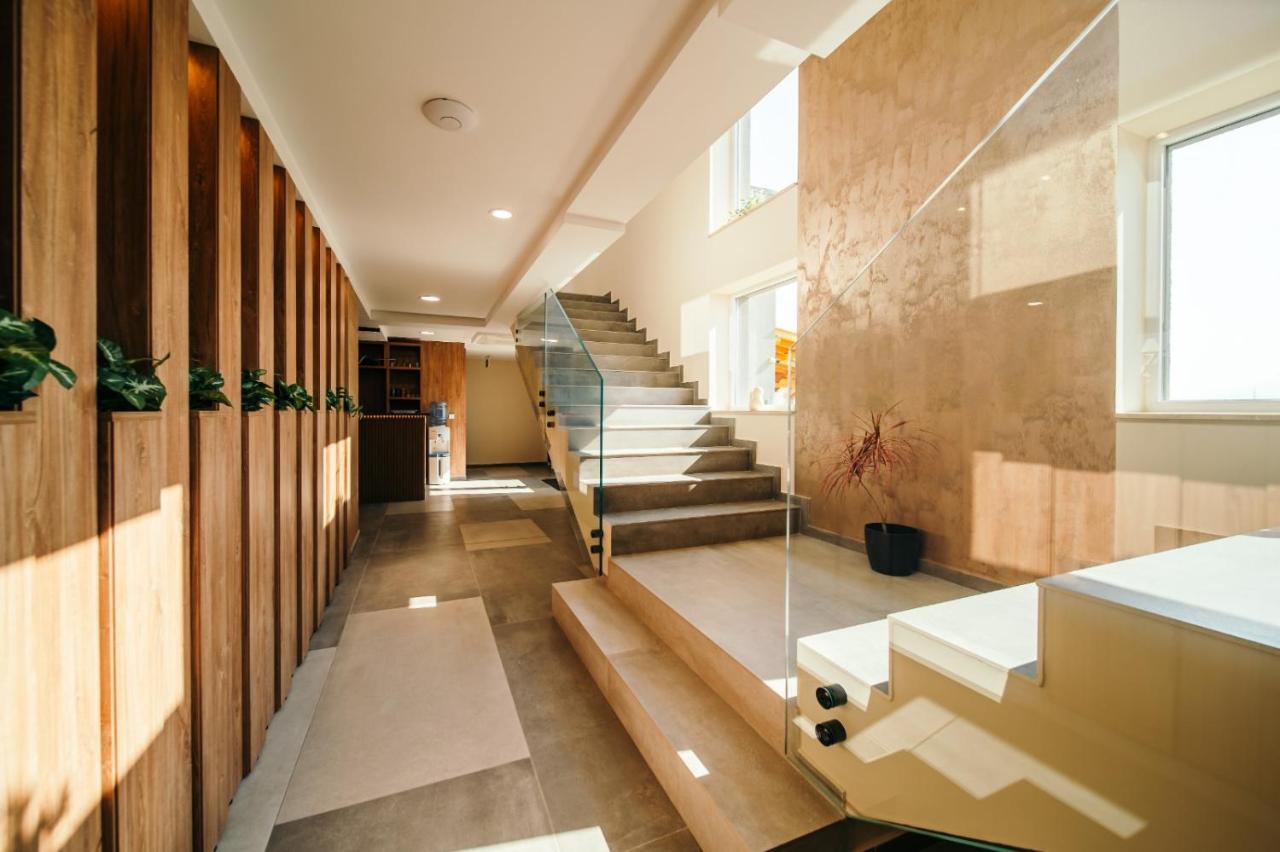 Hotel Rk Ghimbav ภายนอก รูปภาพ