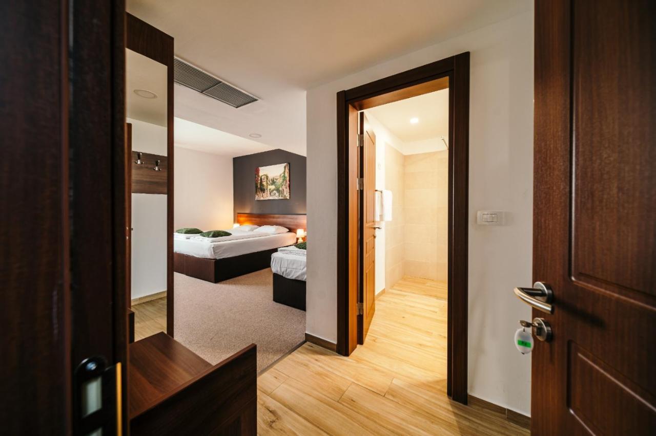 Hotel Rk Ghimbav ภายนอก รูปภาพ