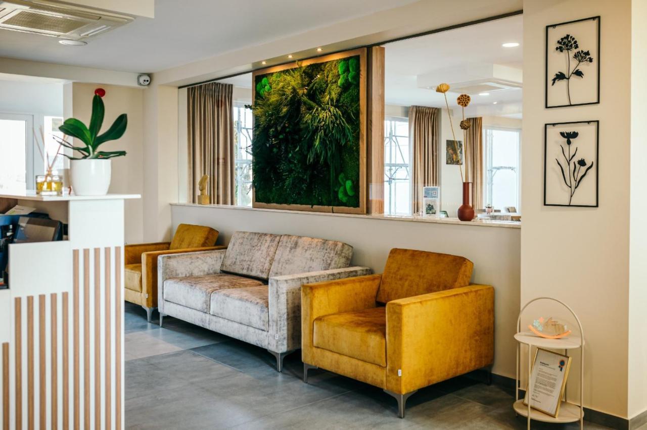 Hotel Rk Ghimbav ภายนอก รูปภาพ