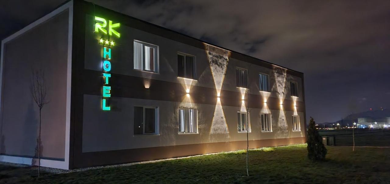 Hotel Rk Ghimbav ภายนอก รูปภาพ