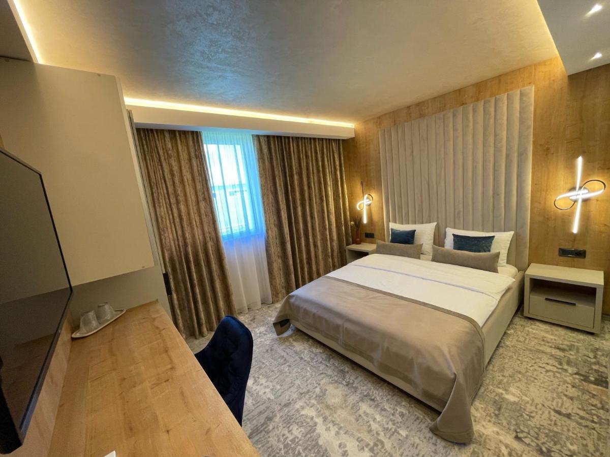 Hotel Rk Ghimbav ภายนอก รูปภาพ