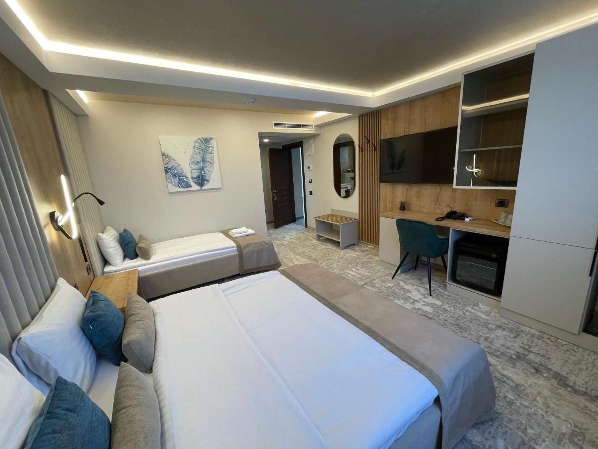 Hotel Rk Ghimbav ภายนอก รูปภาพ