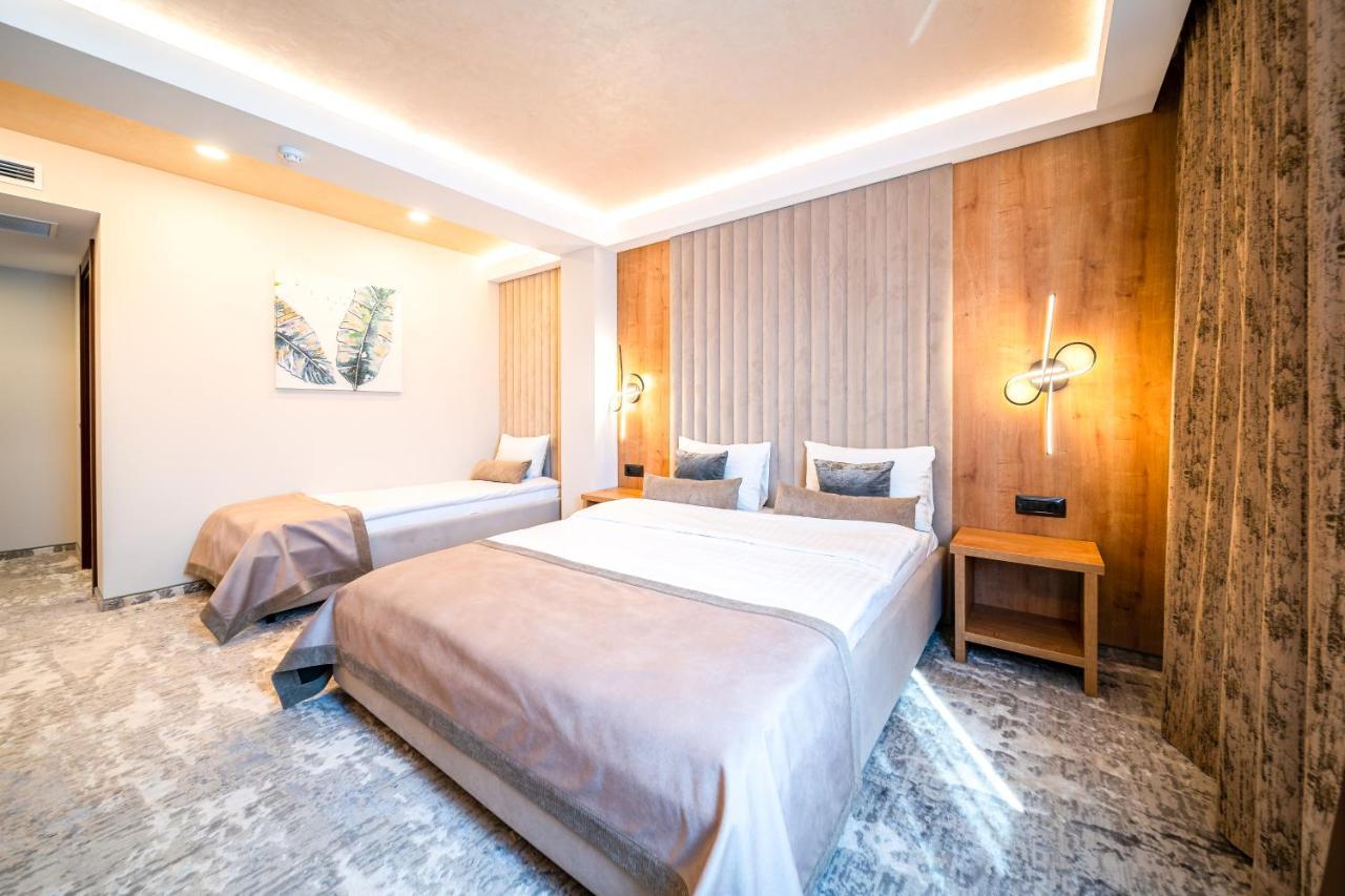 Hotel Rk Ghimbav ภายนอก รูปภาพ