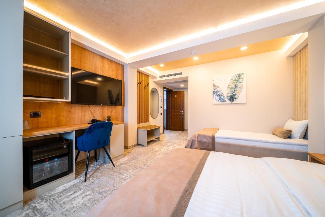 Hotel Rk Ghimbav ภายนอก รูปภาพ