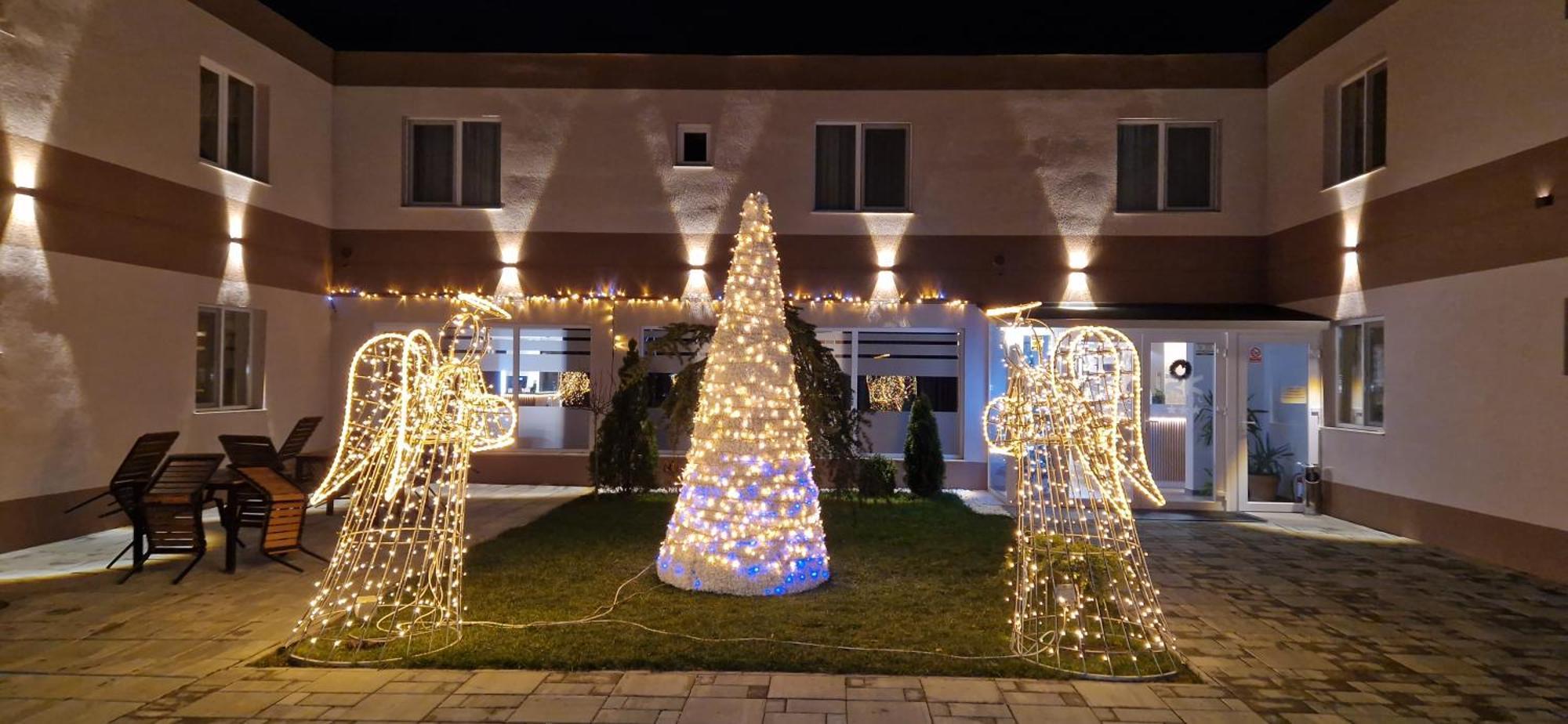 Hotel Rk Ghimbav ภายนอก รูปภาพ