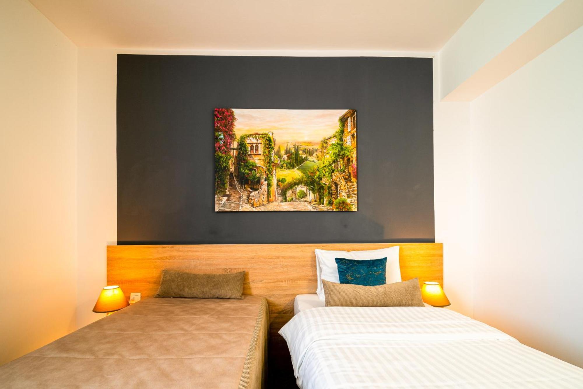 Hotel Rk Ghimbav ภายนอก รูปภาพ