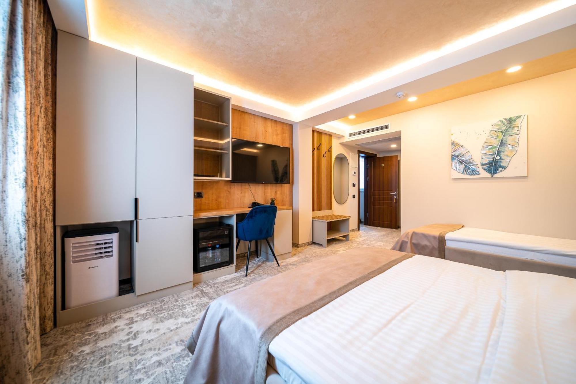 Hotel Rk Ghimbav ภายนอก รูปภาพ