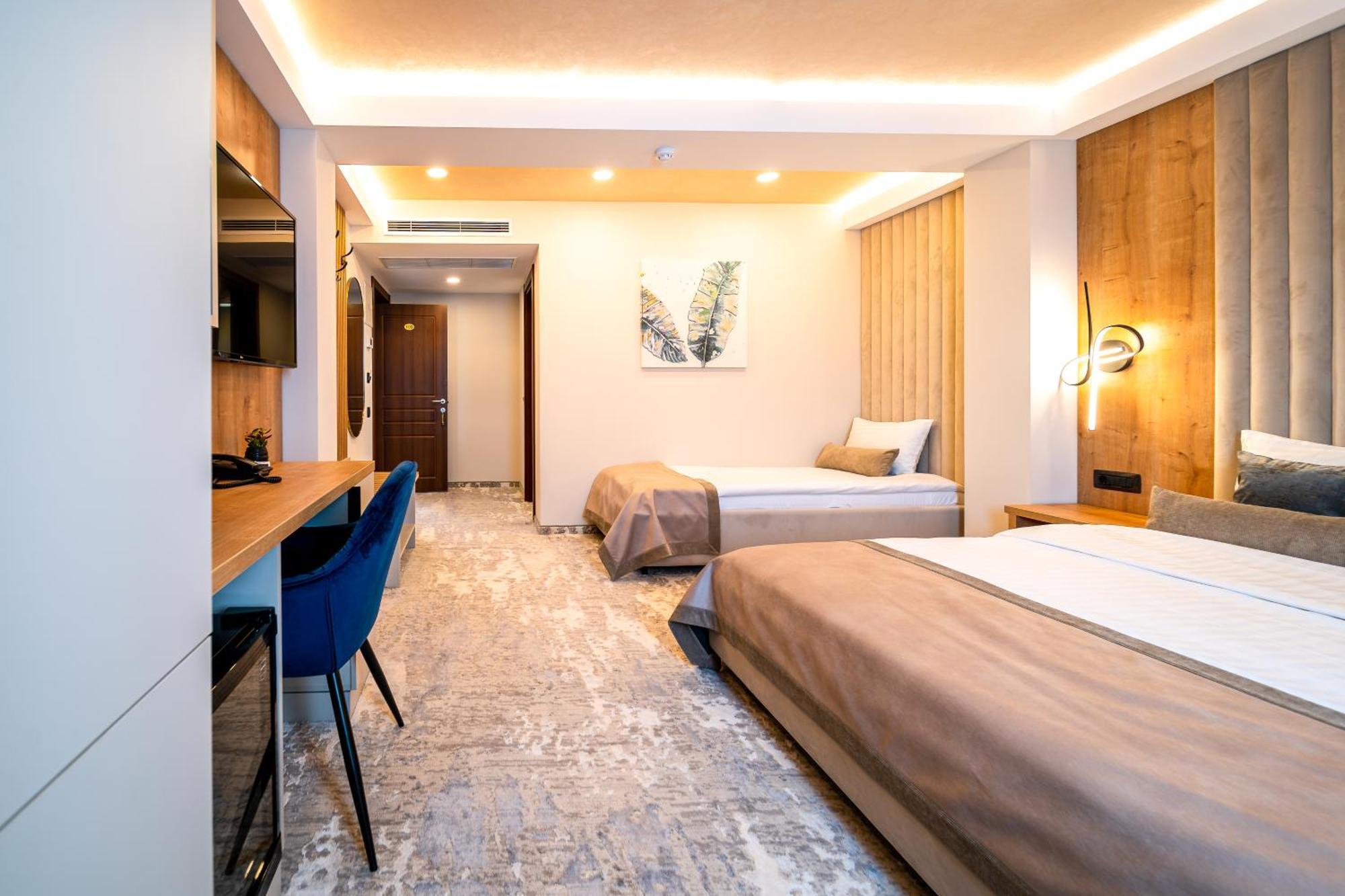 Hotel Rk Ghimbav ภายนอก รูปภาพ