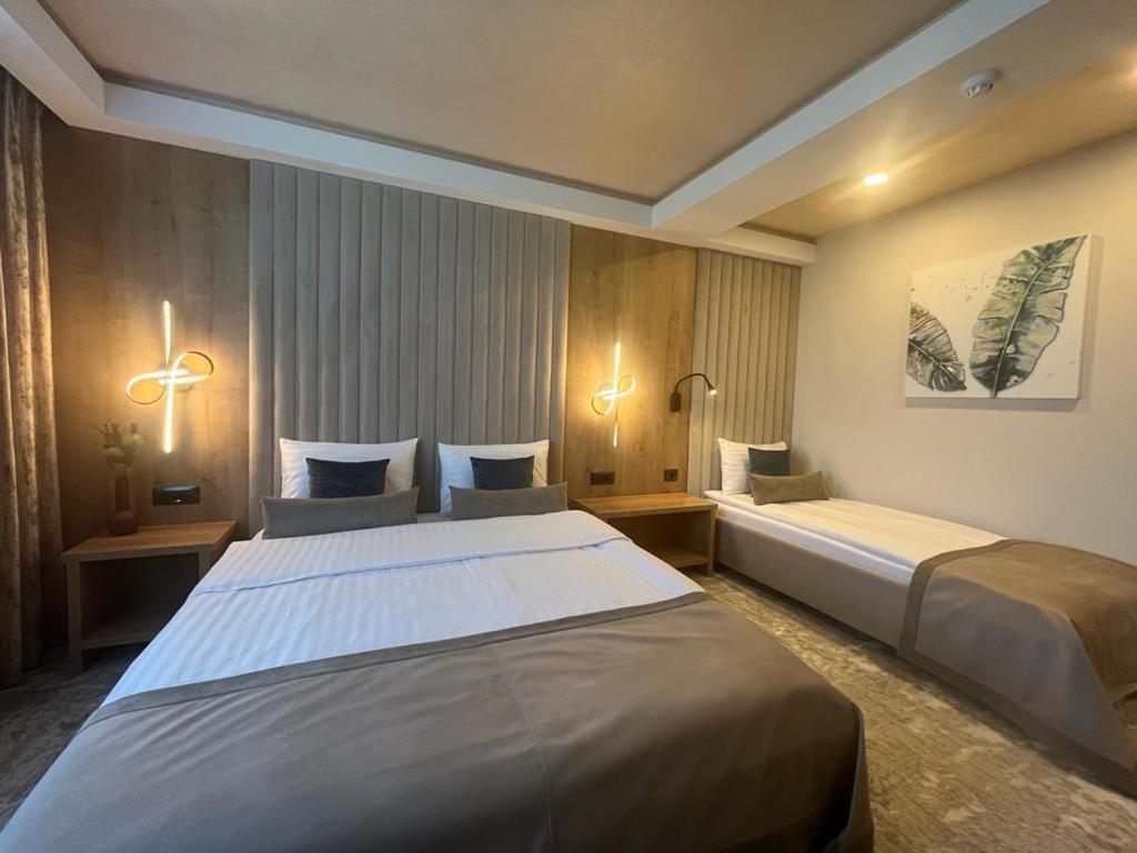 Hotel Rk Ghimbav ภายนอก รูปภาพ
